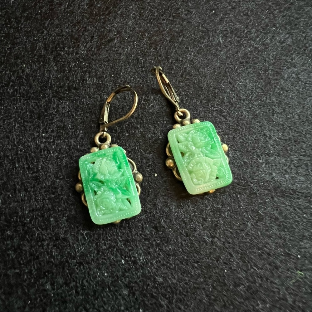 💚 Green Floral Drop Earrings - Picture 2 of 5